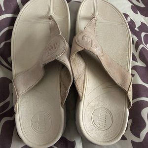 🌺FitFlops New w/o tags Oatmeal suede size 8.